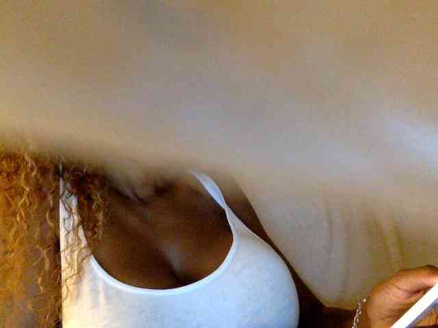 Model: juicylayla