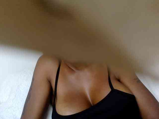 Model: juicylayla