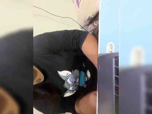 Ursweetbabe webcam