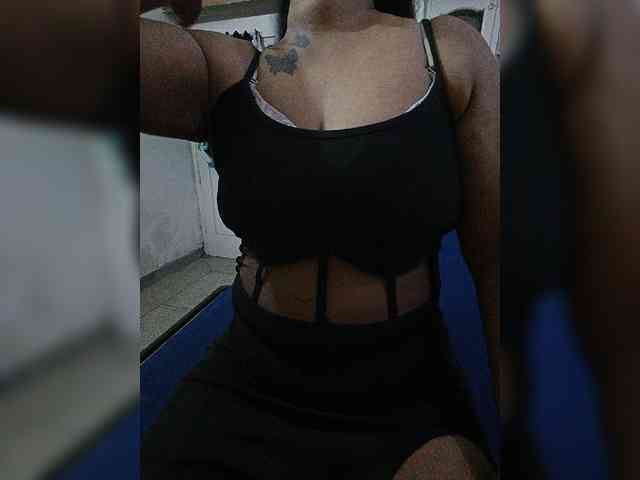 Ursweetbabe webcam