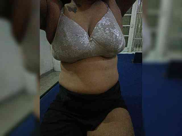 Ursweetbabe webcam