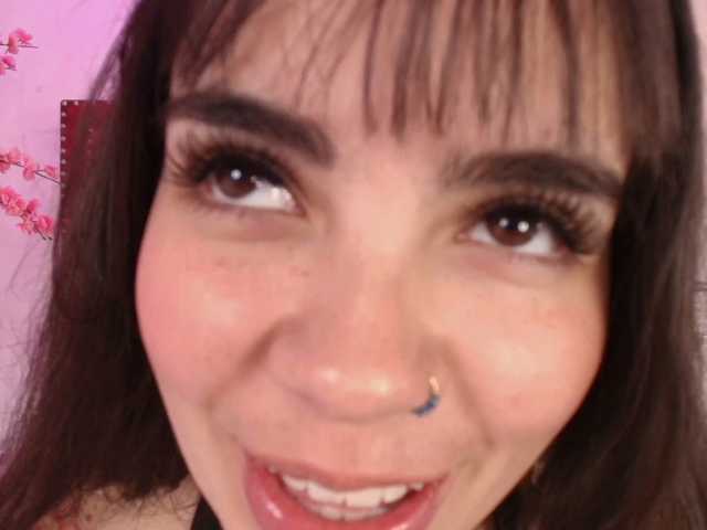 Daphne-glass live cam on BongaCams