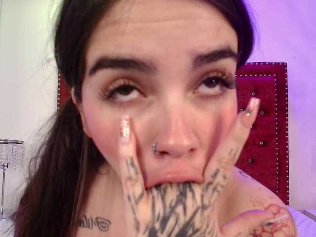 Daphne-glass live cam on BongaCams