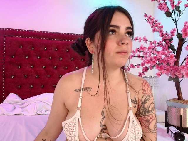 Daphne-glass live cam on BongaCams