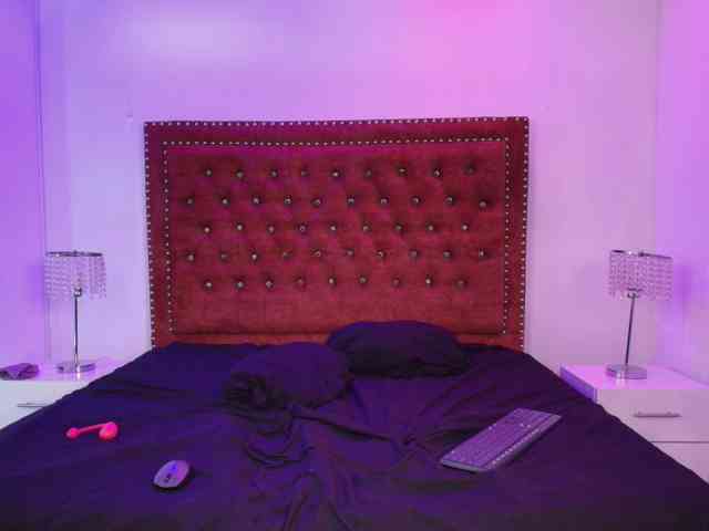 Daphne-glass Live Webcam on BongaCams
