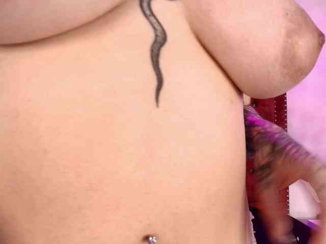 Daphne-glass Live Webcam on BongaCams