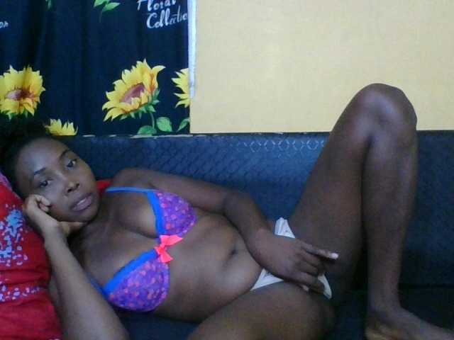 Alyciaa live cam on BongaCams