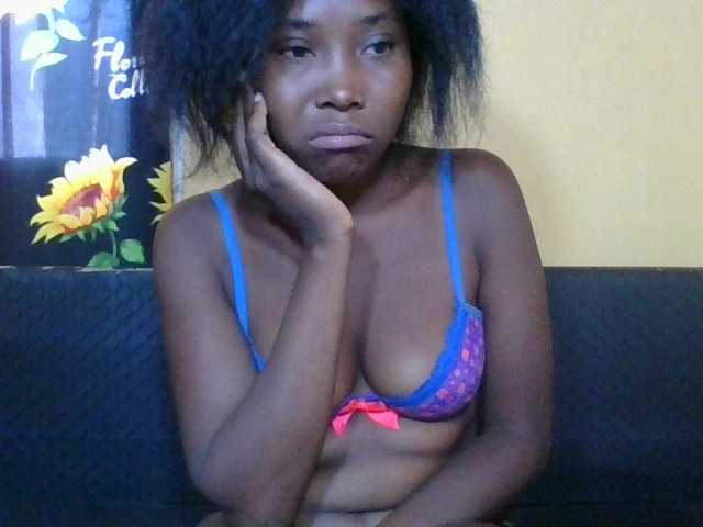 Alyciaa live webcam show