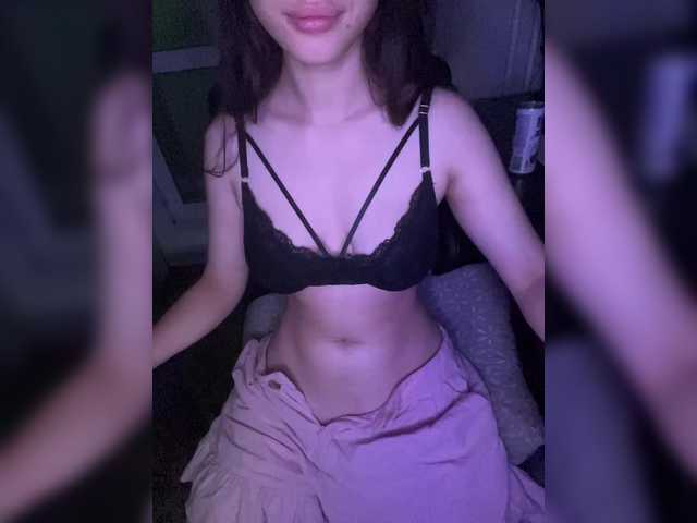 Kira-36 live cam on BongaCams