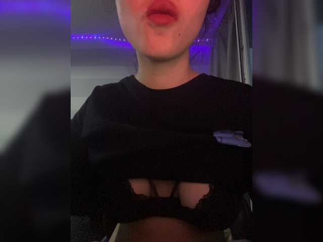 Kira-36 live cam on BongaCams