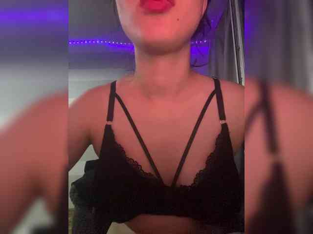 Kira-36 Live Webcam on BongaCams