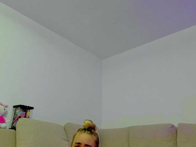cuteblondiex