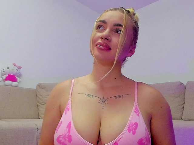 cuteblondiex live cam on BongaCams