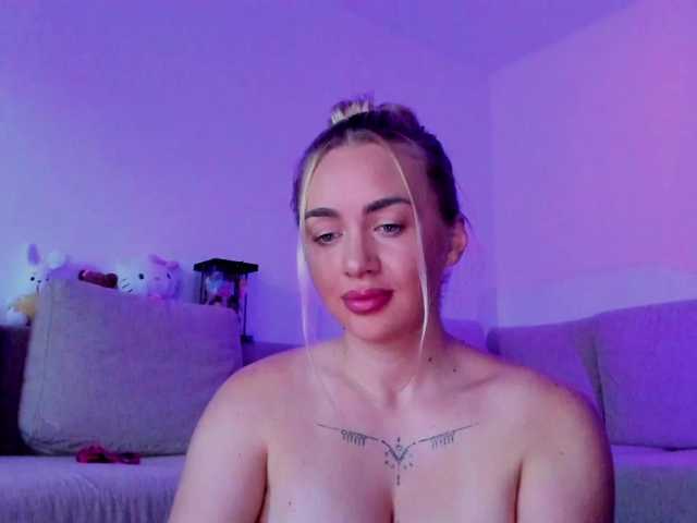 cuteblondiex live cam on BongaCams