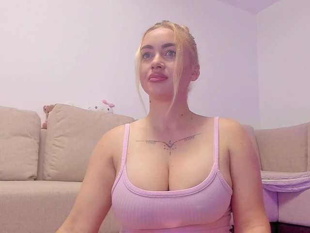 cuteblondiex live cam on BongaCams