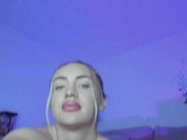 cuteblondiex live cam on BongaCams