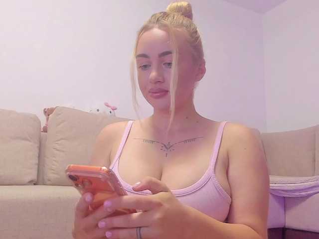 cuteblondiex live webcam show