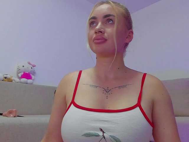 cuteblondiex live webcam show
