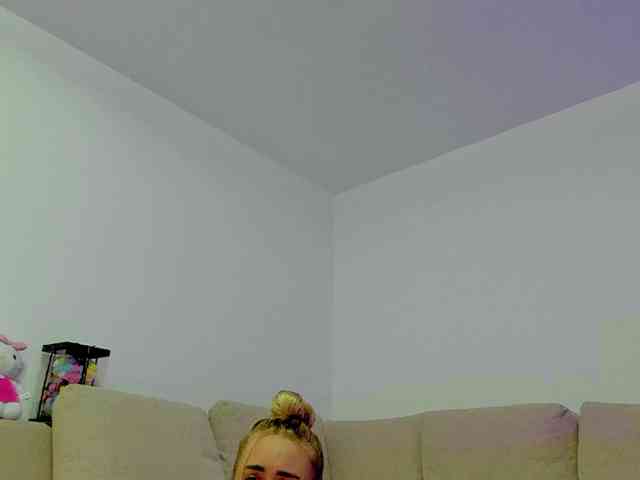 cuteblondiex webcam
