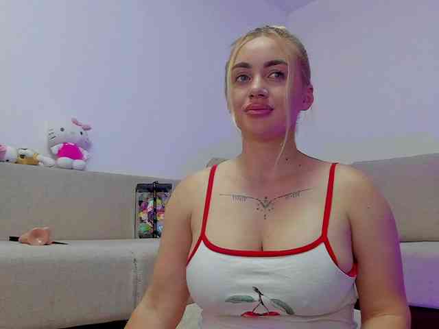 cuteblondiex webcam