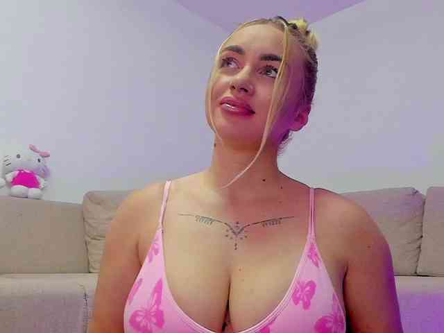 cuteblondiex webcam