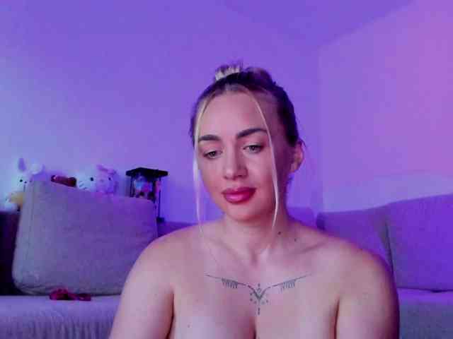 cuteblondiex webcam