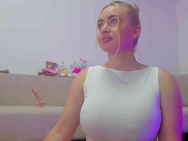 cuteblondiex webcam