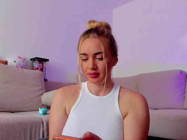 cuteblondiex webcam