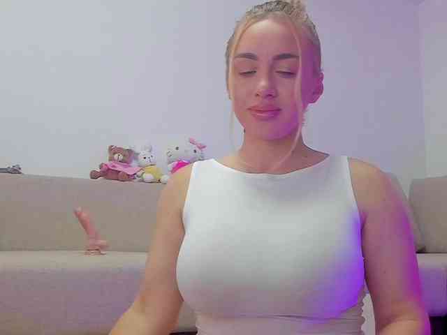 cuteblondiex webcam