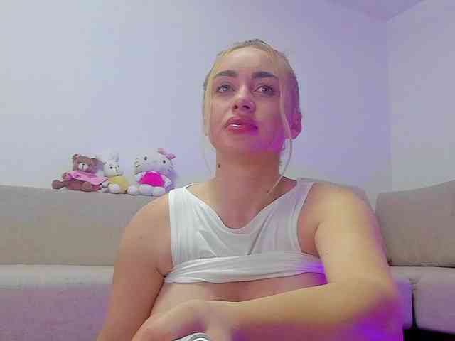 cuteblondiex webcam