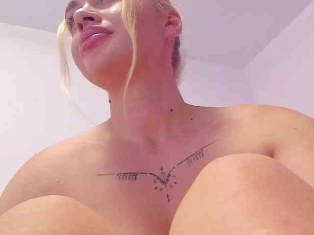 cuteblondiex