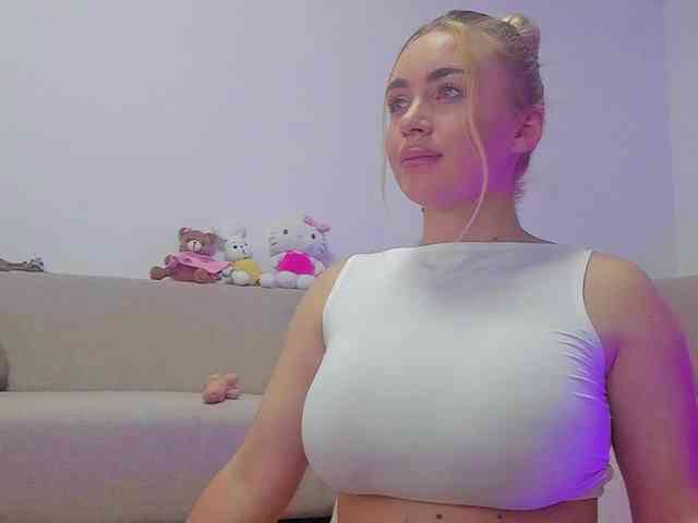 cuteblondiex webcam