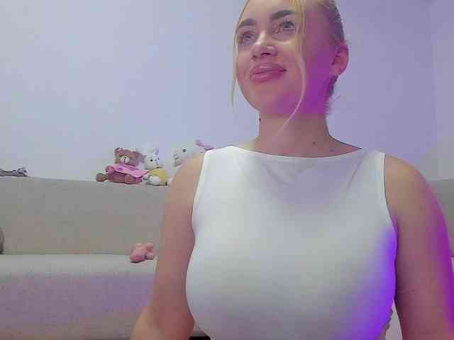 cuteblondiex webcam