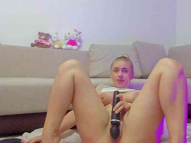 cuteblondiex webcam