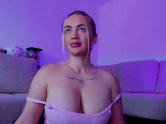 cuteblondiex webcam