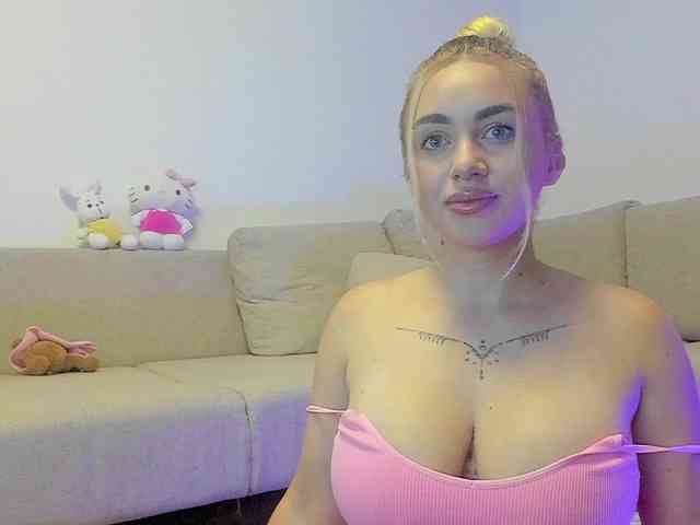 cuteblondiex webcam