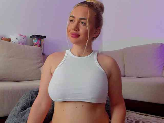 cuteblondiex webcam