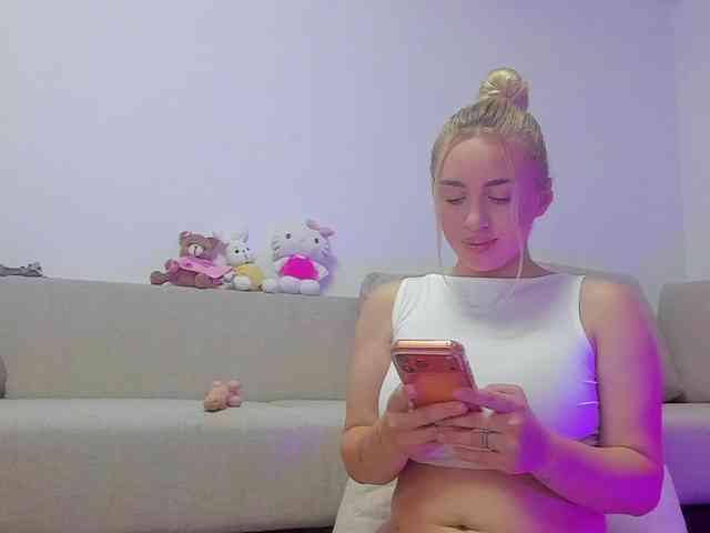 cuteblondiex webcam