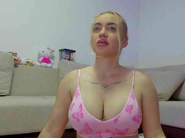 cuteblondiex webcam