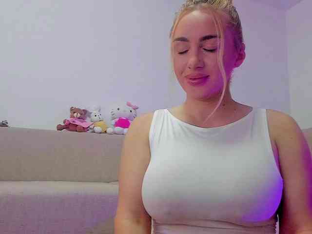 cuteblondiex webcam