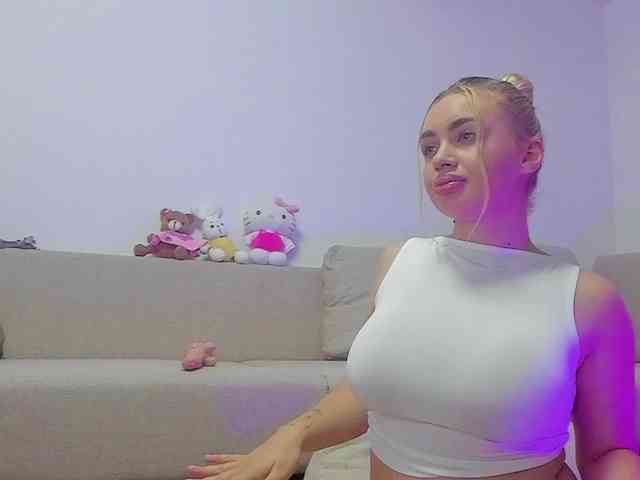cuteblondiex webcam