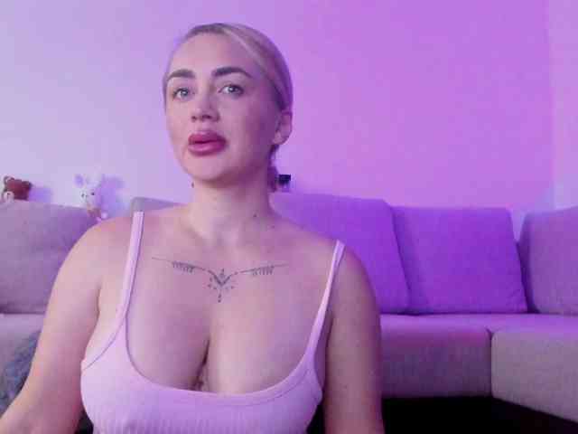 cuteblondiex