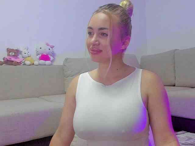 cuteblondiex webcam