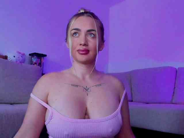 cuteblondiex webcam