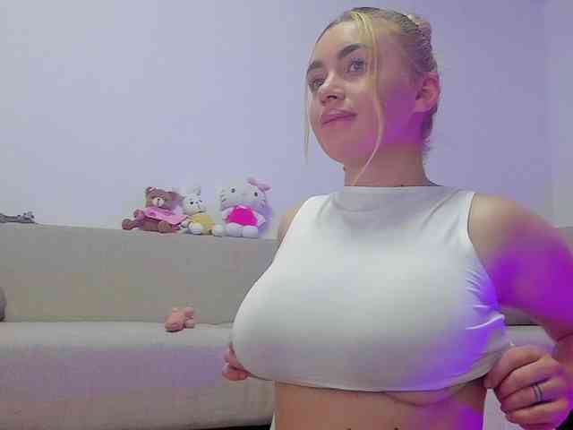 cuteblondiex 