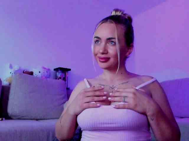 cuteblondiex webcam