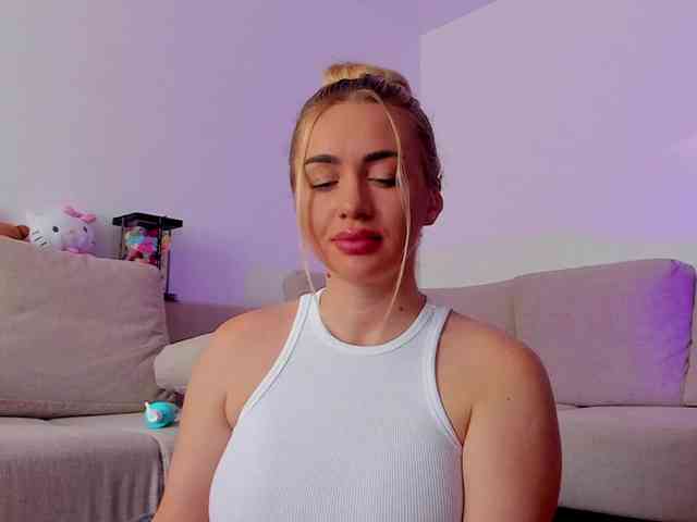 cuteblondiex webcam