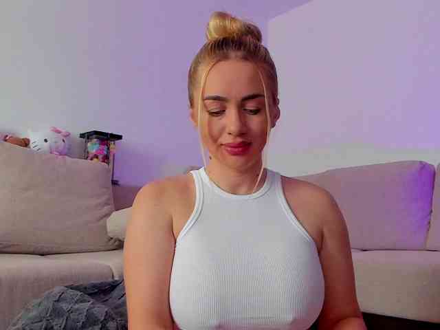 cuteblondiex webcam
