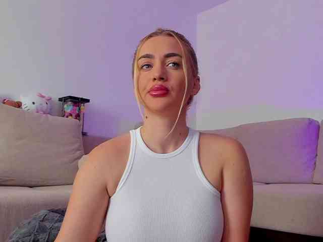 cuteblondiex webcam