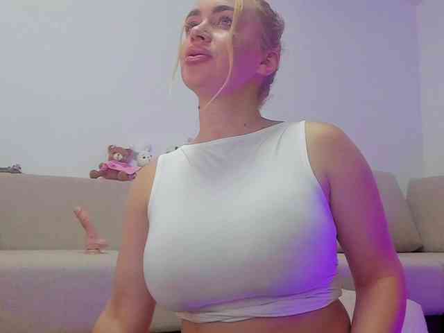 cuteblondiex webcam